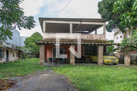 Casa à venda com 300m², 4 quartos e 2 vagas Casa à venda com 300m², 4 quartos e 2 vagasFachada