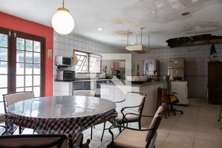 Casa à venda com 300m², 4 quartos e 2 vagas Casa à venda com 300m², 4 quartos e 2 vagasCozinha