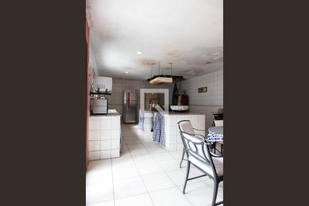 Casa à venda com 300m², 4 quartos e 2 vagas Casa à venda com 300m², 4 quartos e 2 vagasCozinha