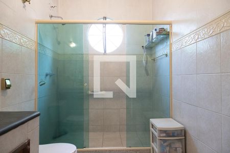 Casa à venda com 300m², 4 quartos e 2 vagas Casa à venda com 300m², 4 quartos e 2 vagasBanheiro social