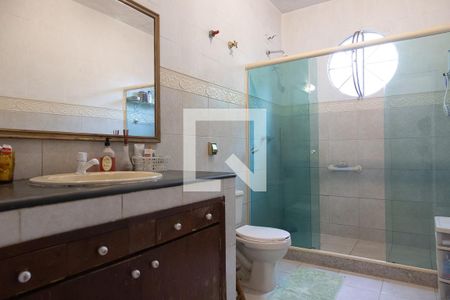 Casa à venda com 300m², 4 quartos e 2 vagas Casa à venda com 300m², 4 quartos e 2 vagasBanheiro social