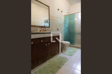 Casa à venda com 300m², 4 quartos e 2 vagas Casa à venda com 300m², 4 quartos e 2 vagasBanheiro social