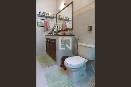 Casa à venda com 300m², 4 quartos e 2 vagas Casa à venda com 300m², 4 quartos e 2 vagasBanheiro social