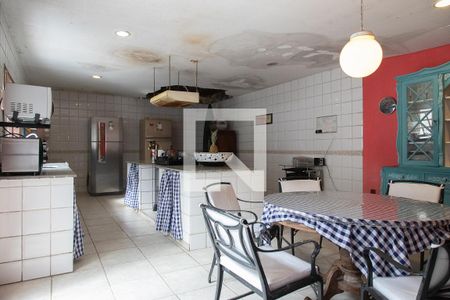 Casa à venda com 300m², 4 quartos e 2 vagas Casa à venda com 300m², 4 quartos e 2 vagasCozinha