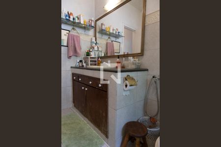 Casa à venda com 300m², 4 quartos e 2 vagas Casa à venda com 300m², 4 quartos e 2 vagasBanheiro social