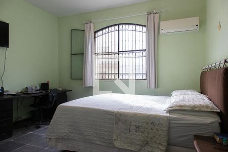 Casa à venda com 300m², 4 quartos e 2 vagas Casa à venda com 300m², 4 quartos e 2 vagasQuarto 2