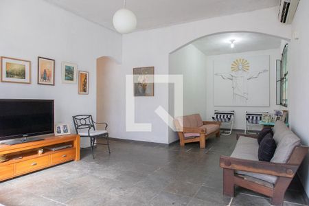 Casa à venda com 300m², 4 quartos e 2 vagas Casa à venda com 300m², 4 quartos e 2 vagasSala