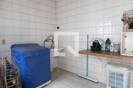 Casa à venda com 300m², 4 quartos e 2 vagas Casa à venda com 300m², 4 quartos e 2 vagasLavanderia