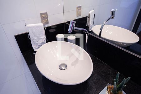 Casa à venda com 250m², 4 quartos e 4 vagasBanheiro da suíte 1