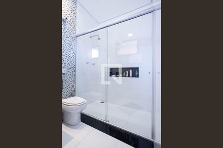 Casa à venda com 250m², 4 quartos e 4 vagasBanheiro da suíte 1