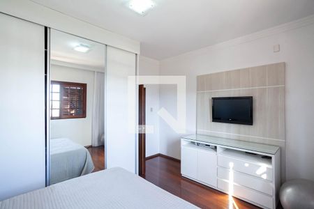 Casa à venda com 250m², 4 quartos e 4 vagasSuíte 1