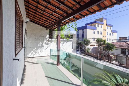 Casa à venda com 250m², 4 quartos e 4 vagasEntrada 