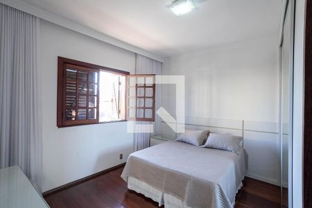 Casa à venda com 250m², 4 quartos e 4 vagasSuíte 1
