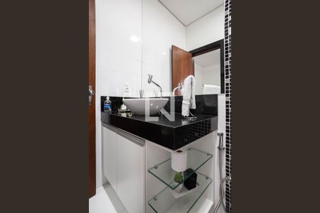 Casa à venda com 250m², 4 quartos e 4 vagasBanheiro da suíte 2