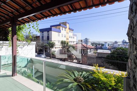 Casa à venda com 250m², 4 quartos e 4 vagasEntrada 