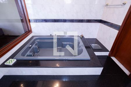 Casa à venda com 250m², 4 quartos e 4 vagasBanheiro da suíte 3