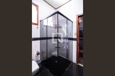 Casa à venda com 250m², 4 quartos e 4 vagasBanheiro da suíte 3