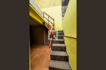 Casa para alugar com 90m², 2 quartos e 2 vagas Casa para alugar com 90m², 2 quartos e 2 vagasEscada