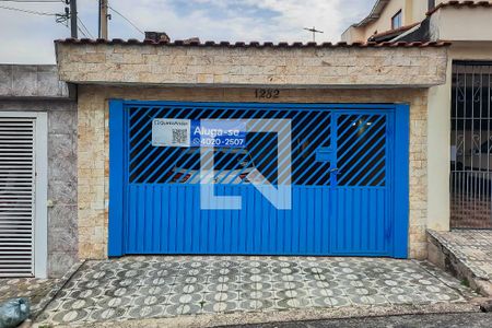Casa para alugar com 90m², 2 quartos e 2 vagas Casa para alugar com 90m², 2 quartos e 2 vagasFachada