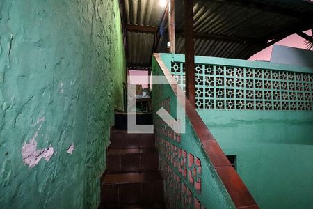 Casa à venda com 171m², 4 quartos e 4 vagasCasa 1 - escada para a varanda