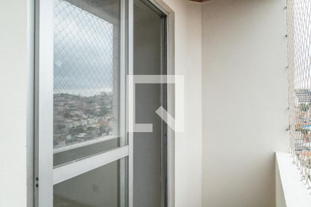 Sacada da Sala de apartamento para alugar com 2 quartos, 55m² em Vila Marieta, São Paulo