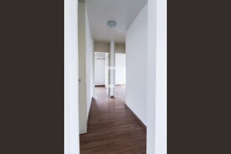 Corredor de apartamento para alugar com 3 quartos, 67m² em Humaitá, Porto Alegre