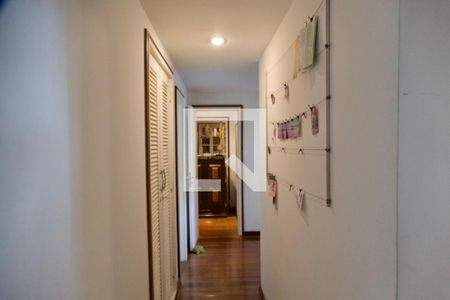 Apartamento à venda com 180m², 4 quartos e 2 vagasCorredor 