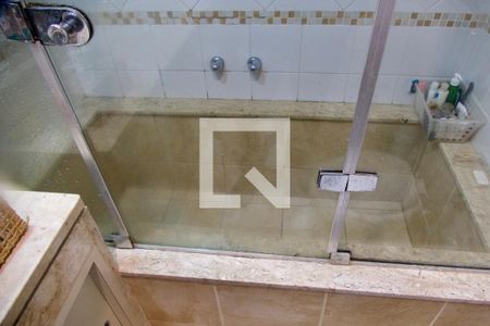 Apartamento à venda com 180m², 4 quartos e 2 vagasSuíte banheiro 