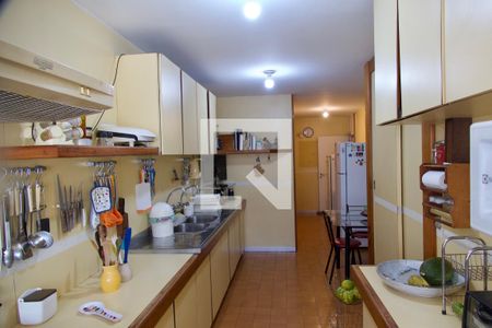 Apartamento à venda com 180m², 4 quartos e 2 vagasCozinha 