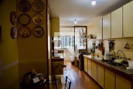 Apartamento à venda com 180m², 4 quartos e 2 vagasCozinha 