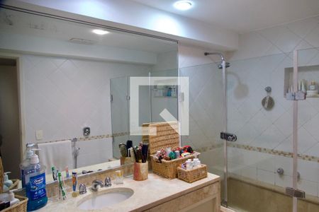 Apartamento à venda com 180m², 4 quartos e 2 vagasSuíte banheiro 