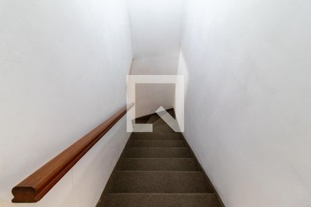 Casa à venda com 150m², 2 quartos e 1 vagaEscada