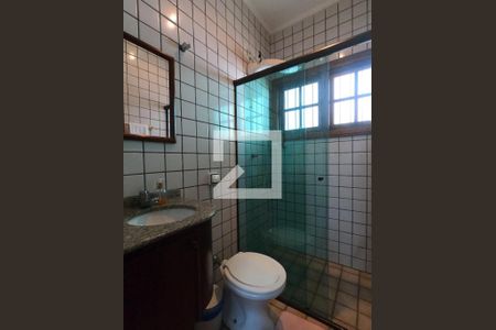 Casa à venda com 280m², 3 quartos e 5 vagasBanheiro da Suíte 1