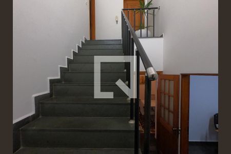 Casa à venda com 280m², 3 quartos e 5 vagasEscada