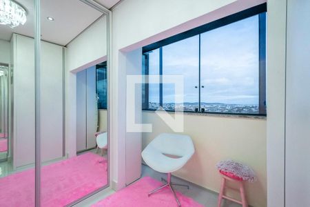 Apartamento à venda com 180m², 2 quartos e 1 vagaCloset da suíte