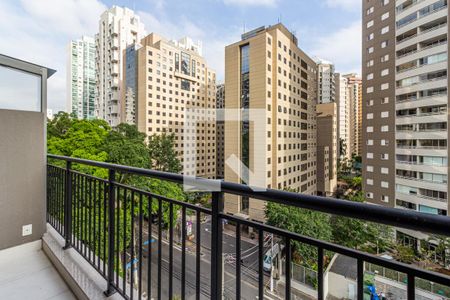 Varanda de kitnet/studio à venda com 1 quarto, 32m² em Indianópolis, São Paulo
