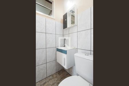 Banheiro suite 1 de casa à venda com 2 quartos, 120m² em Jardim Lindóia, Porto Alegre
