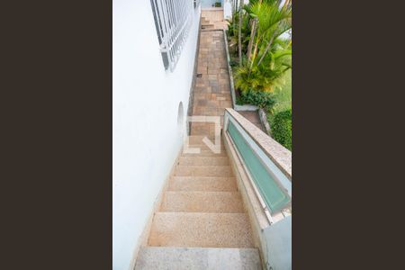 Escadas de casa à venda com 3 quartos, 515m² em Vila Bonilha, São Paulo