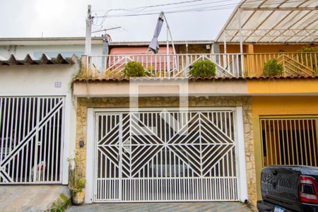 Casa à venda com 245m², 3 quartos e 2 vagas Casa à venda com 245m², 3 quartos e 2 vagasFachada