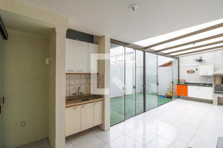 Casa à venda com 295m², 3 quartos e 2 vagasQuintal