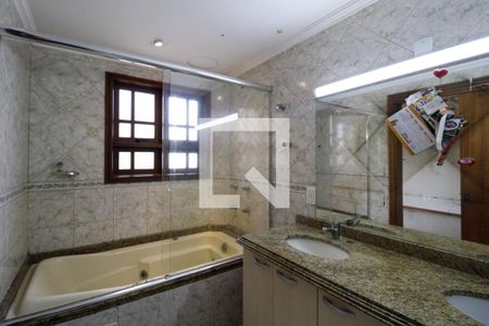 Casa à venda com 295m², 3 quartos e 2 vagasBanheiro da Suíte