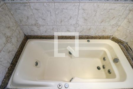 Casa à venda com 295m², 3 quartos e 2 vagasBanheiro da Suíte