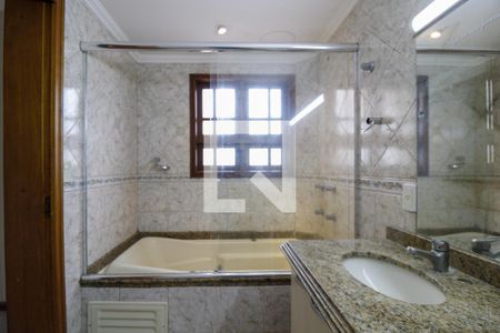 Casa à venda com 295m², 3 quartos e 2 vagasBanheiro da Suíte