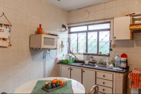 Casa à venda com 206m², 4 quartos e 2 vagas Casa à venda com 206m², 4 quartos e 2 vagasCozinha