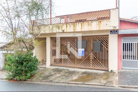 Casa à venda com 206m², 4 quartos e 2 vagas Casa à venda com 206m², 4 quartos e 2 vagasFachada