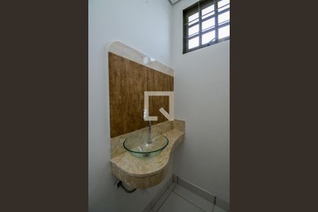 Banheiro de kitnet/studio para alugar com 1 quarto, 40m² em Parque Brasília, Campinas