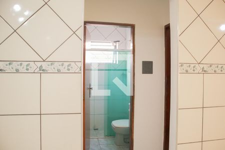 Casa para alugar com 120m², 2 quartos e 2 vagasBanheiro Corredor
