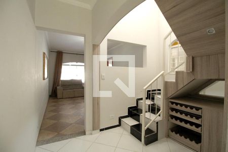 Casa para alugar com 350m², 4 quartos e 2 vagasEscada