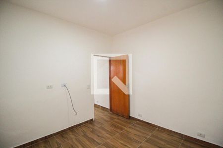 Quarto 1 de casa para alugar com 2 quartos, 50m² em Jardim Robru, São Paulo