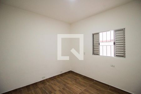 Quarto 1 de casa para alugar com 2 quartos, 50m² em Jardim Robru, São Paulo